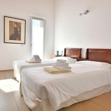 South With Pool Apartment