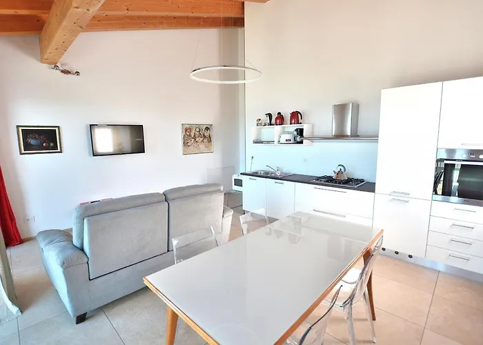 South With Pool Torri Del Benaco